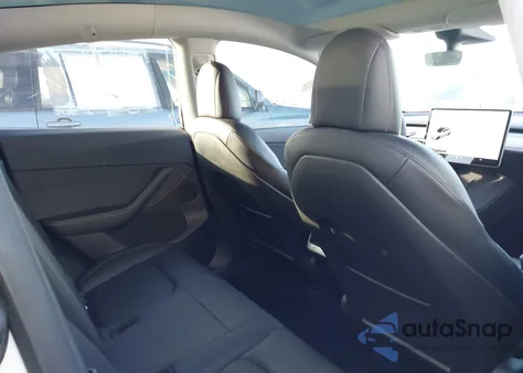 2022 Tesla Model Y Performance Dual Motor All-Wheel Drive z USA, uszkodzony, nr VIN 7SAYGDEF0NF493323